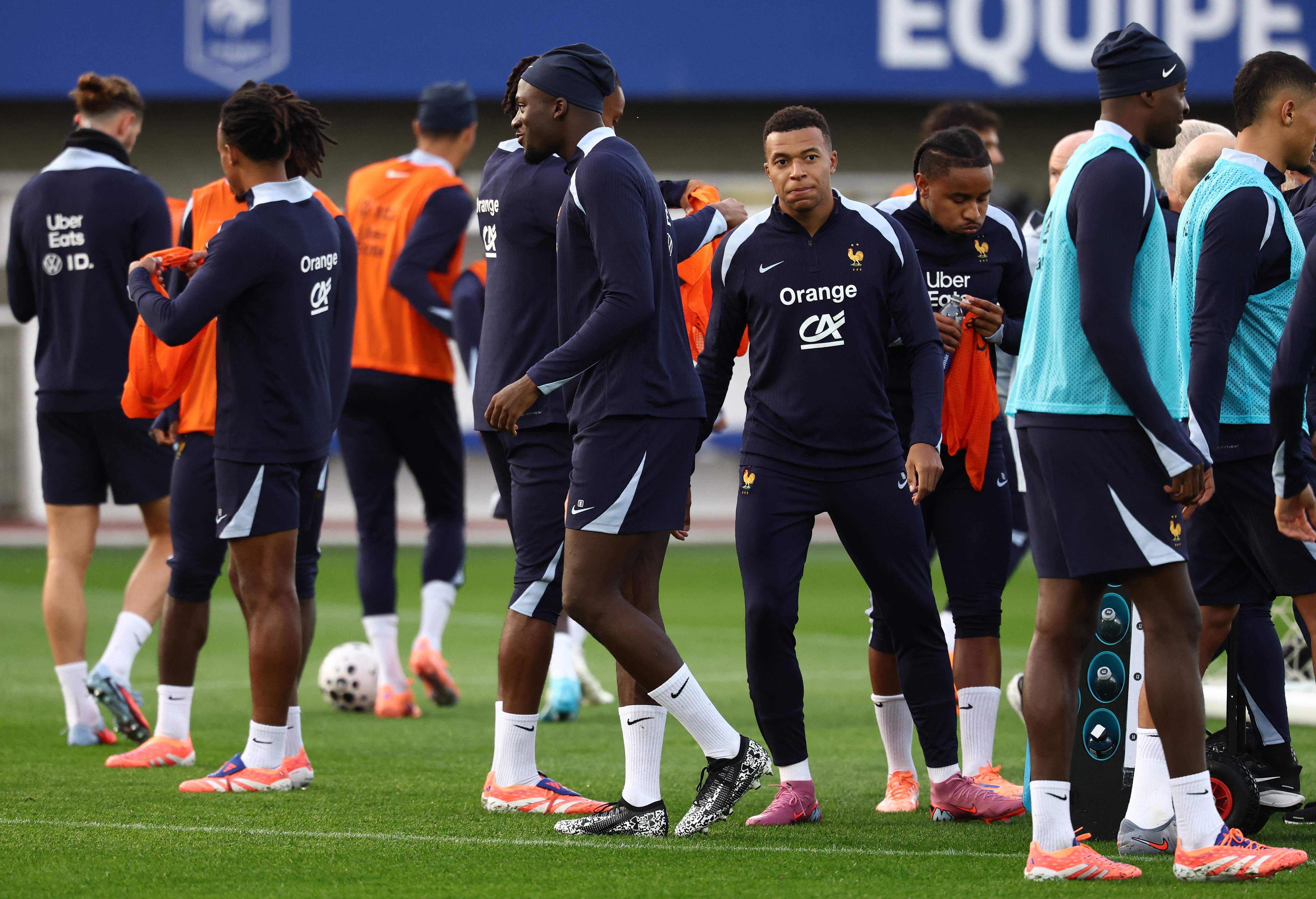 九州体育-利物浦中场法比尼奥或将转会法甲洛利昂，备战新赛季的简单介绍